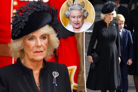 queen-camilla-brooch-victoria